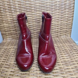 La Canadienne Rina Glossy Red Patent Leather Kitten Heel Ankle Booties Size 6M